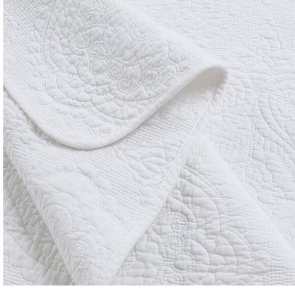 Earl & Wilson Medallion Stitched Full Size Cotton Quilt Coverlet in White - Picture 2 of 10